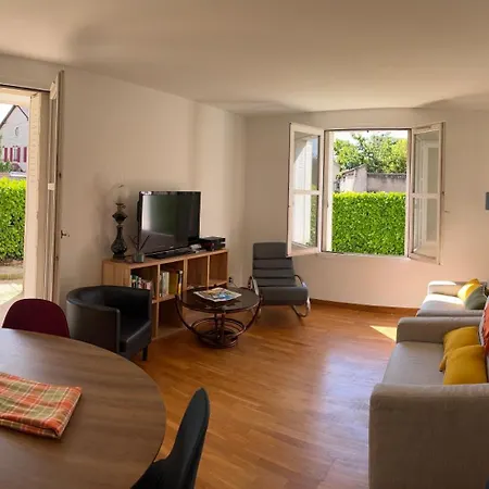 Standing Avec Jardin, 4 Personnes, Strategiquement Situe Apartment *