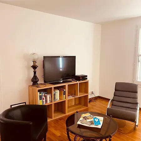Standing Avec Jardin, 4 Personnes, Strategiquement Situe Apartment