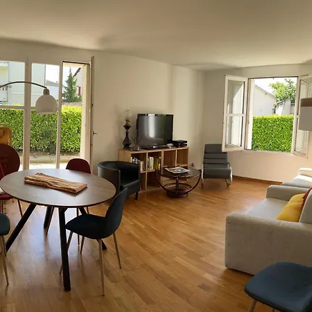 Standing Avec Jardin, 4 Personnes, Strategiquement Situe Apartment Mantes-la-Jolie