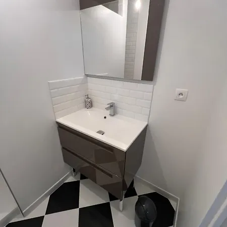 Standing Avec Jardin, 4 Personnes, Strategiquement Situe Apartment Mantes-la-Jolie