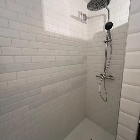 Standing Avec Jardin, 4 Personnes, Strategiquement Situe Apartment